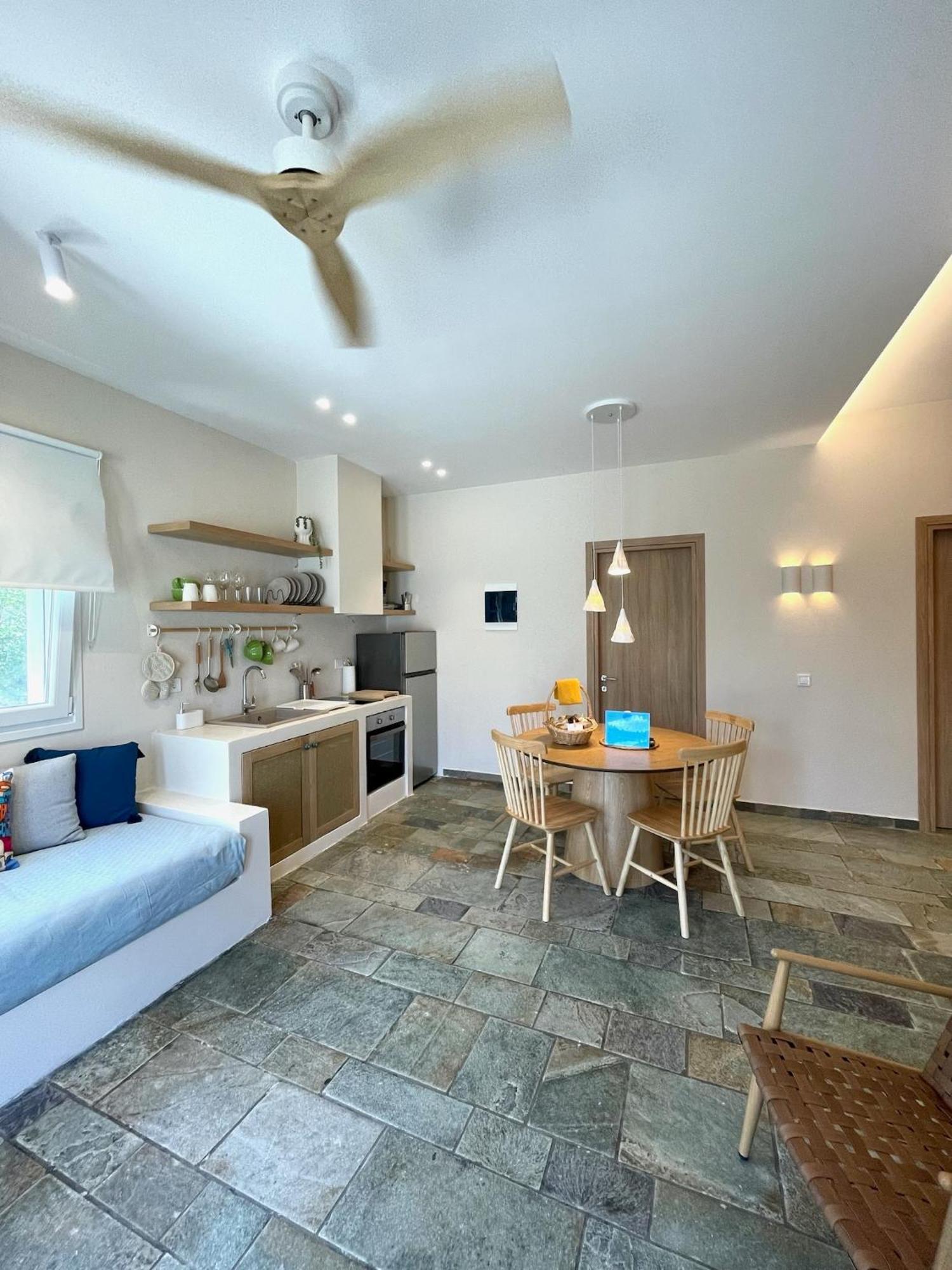 Staybridge Apartments, Mesongí エクステリア 写真
